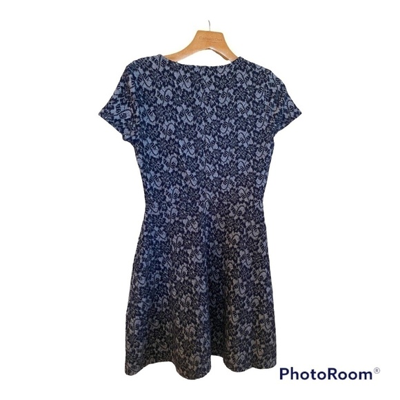 BCBGMaxazria Blue Short Sleeve Dress Sz. XS - Picture 2 of 4